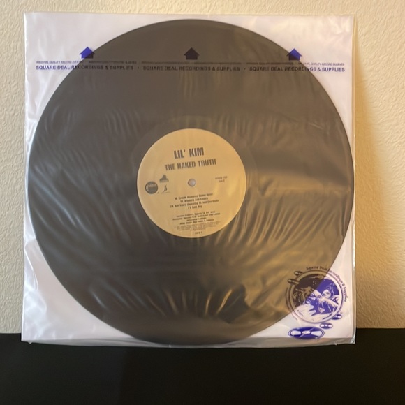 Lil' Kim - The Naked Truth - Picture 4 of 6